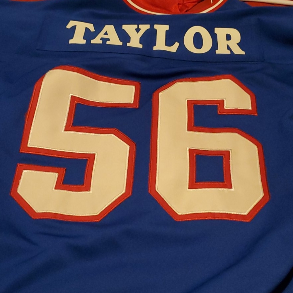 Lawrence Taylor Giants Throwback - image 3